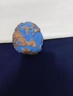 سنگ قدیمی به شکل کره زمین